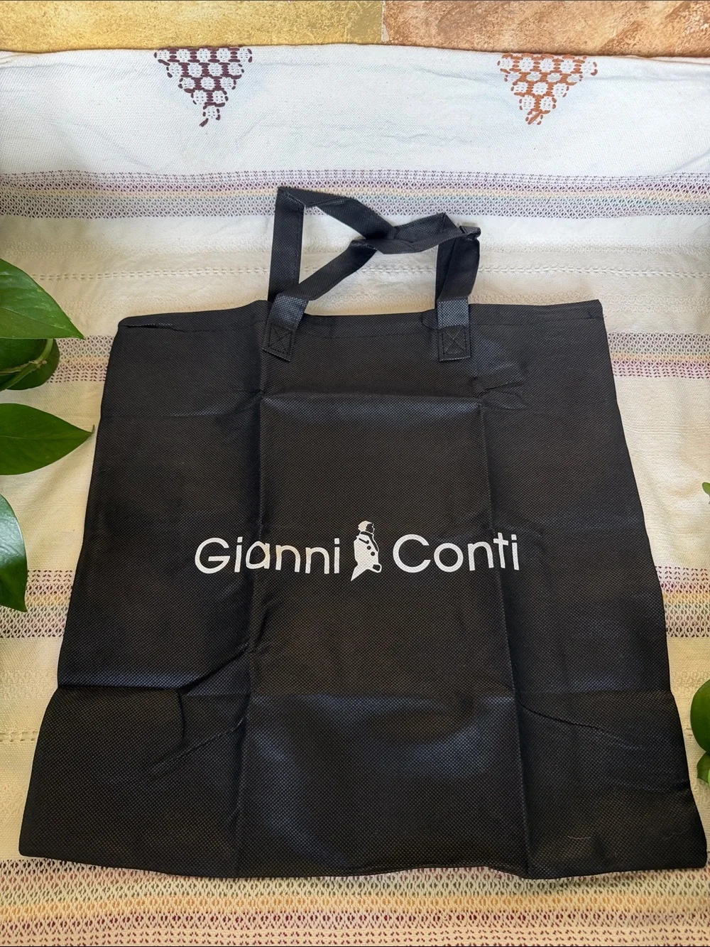 NEW Gianni Conti Italian Leather Embossed Floral Compartment Crossbody Saddle